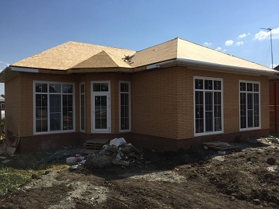 Дом с окнами ПВХ 