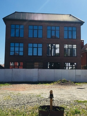  Дом с окнами